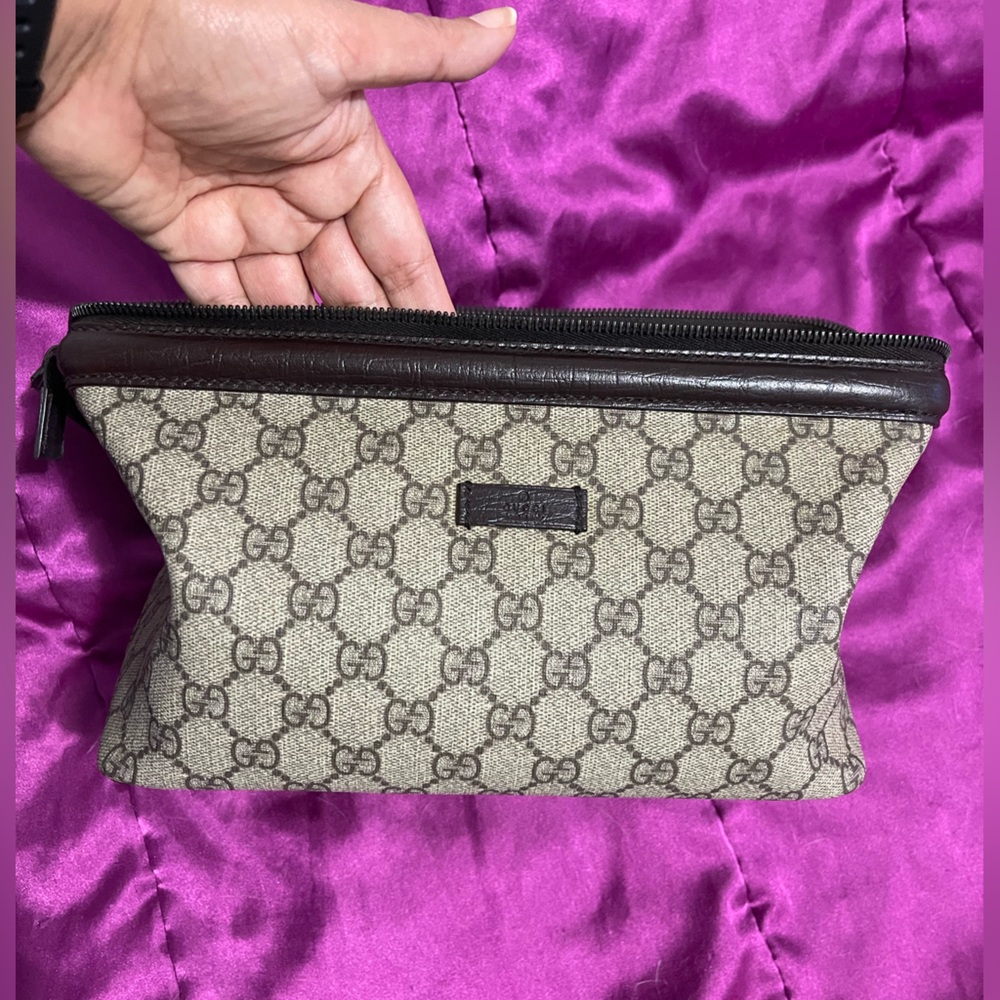 Gucci GG Supreme Tick Makeup/Toiletry Bag - Picture 8 of 17